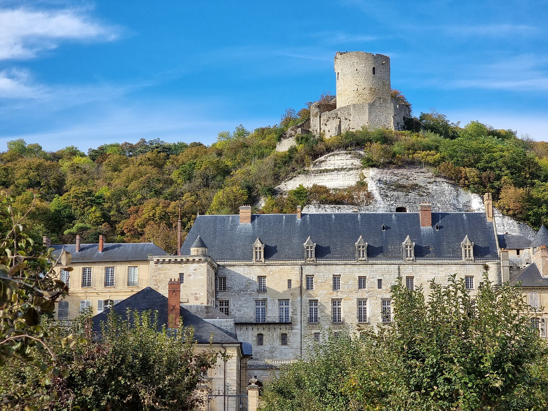 La Roche-Guyon : l’escapade incontournable du Val-d’Oise pour le retour des beaux jours